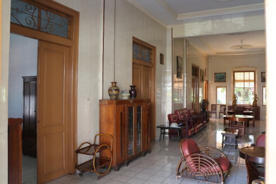 Hotel Paviljoen スラバヤ エクステリア 写真