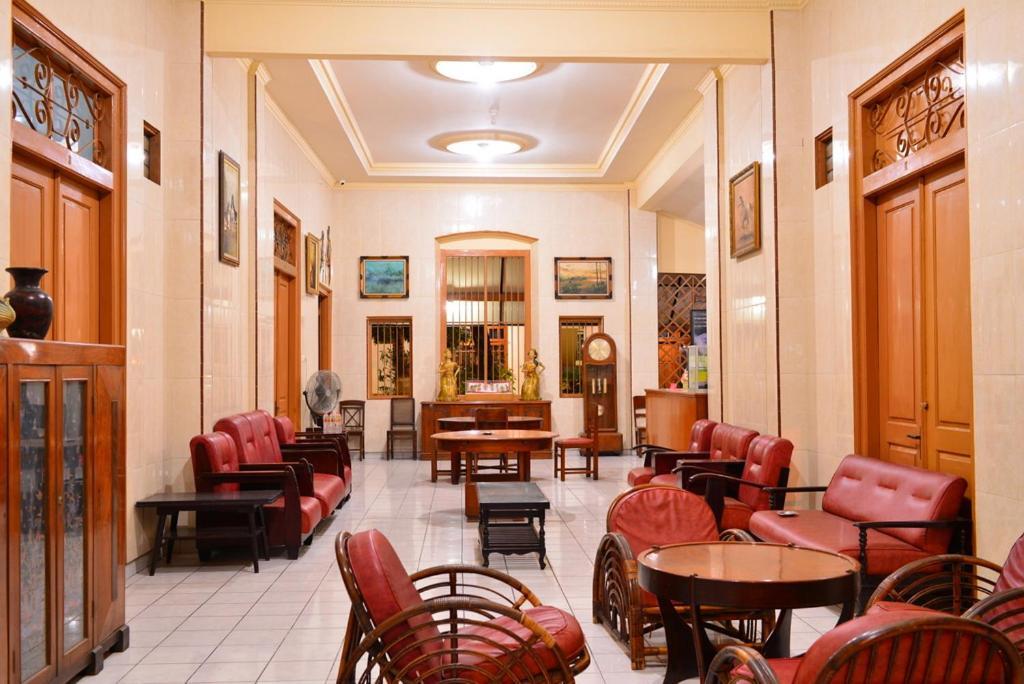 Hotel Paviljoen スラバヤ エクステリア 写真